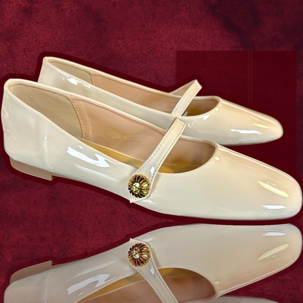 NWOT C. Paravano Cream Patent Square-Toe Mary Jane Flats with Gold Buttons Sz 41 - Picture 2 of 16